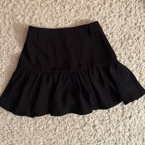 NWOT Express Size 6 Basic Black Skort